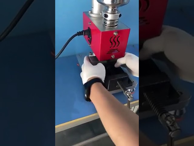 أحدث آلة حقن بلاستيك يدوية Mini 20G | طارد بلاستيك عمودي مكتبي صغير
