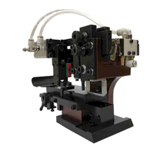قالب هوائي عرضي للأطراف العريضة - مطبّق كبس الأطراف